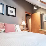 Fitzsimmons B - Private Sauna, Located In The Heart Of Whistler Village