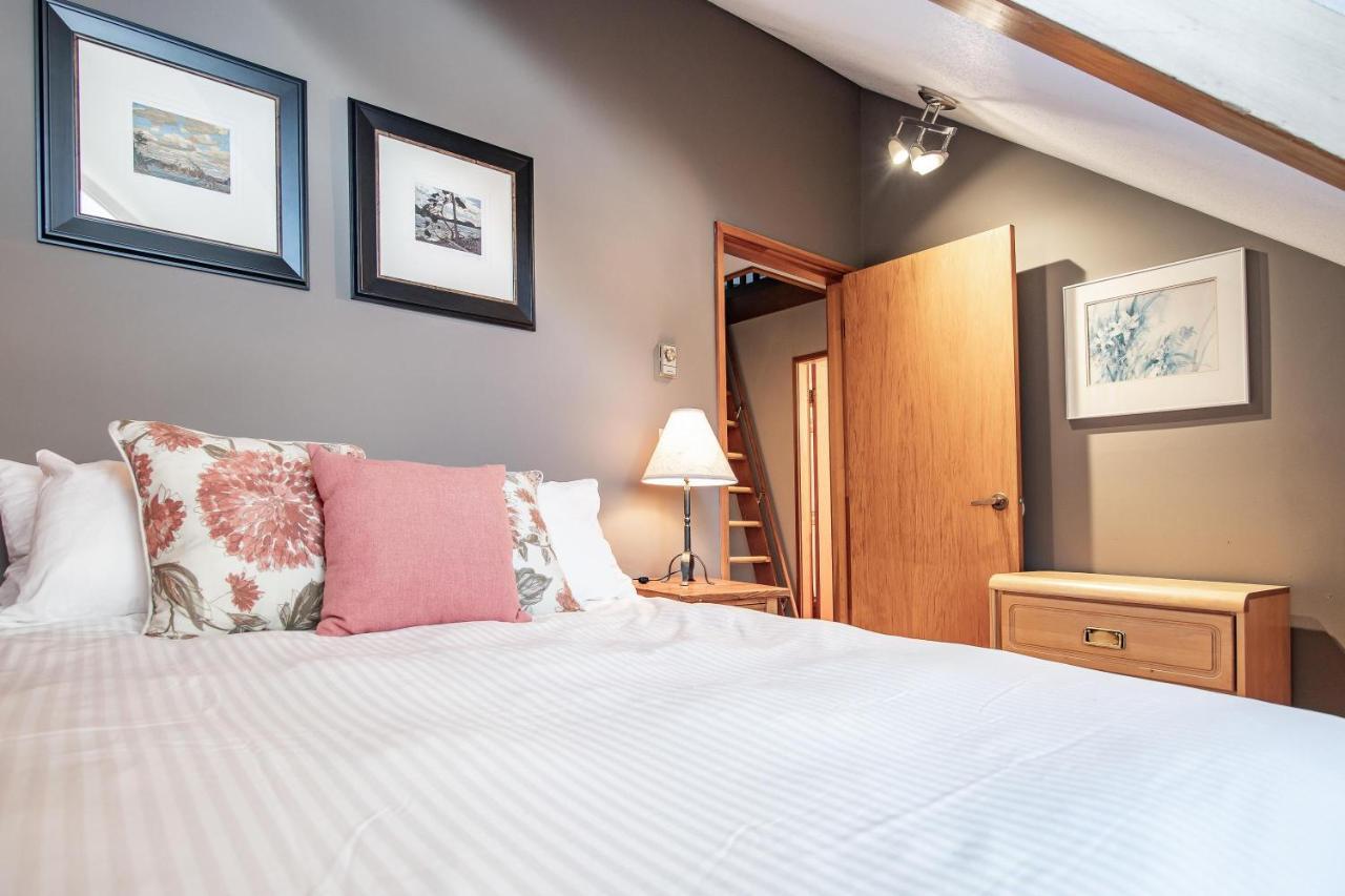 Fitzsimmons B - Private Sauna, Located In The Heart Of Village Ferienhaus Whistler